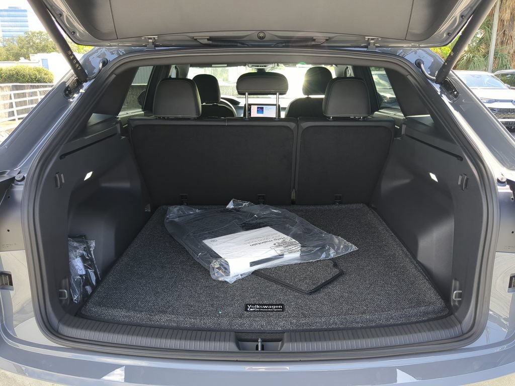 New 2026 Volkswagen Atlas Cross Sport SE FWD image 8