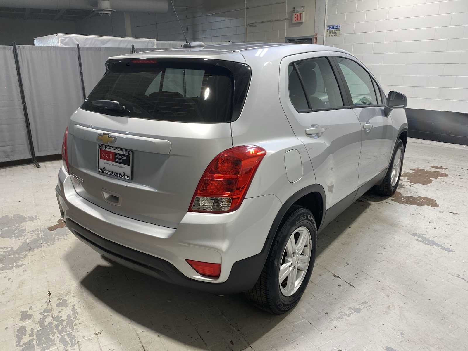 Used 2018 Chevrolet Trax LS AWD/4WD image 26