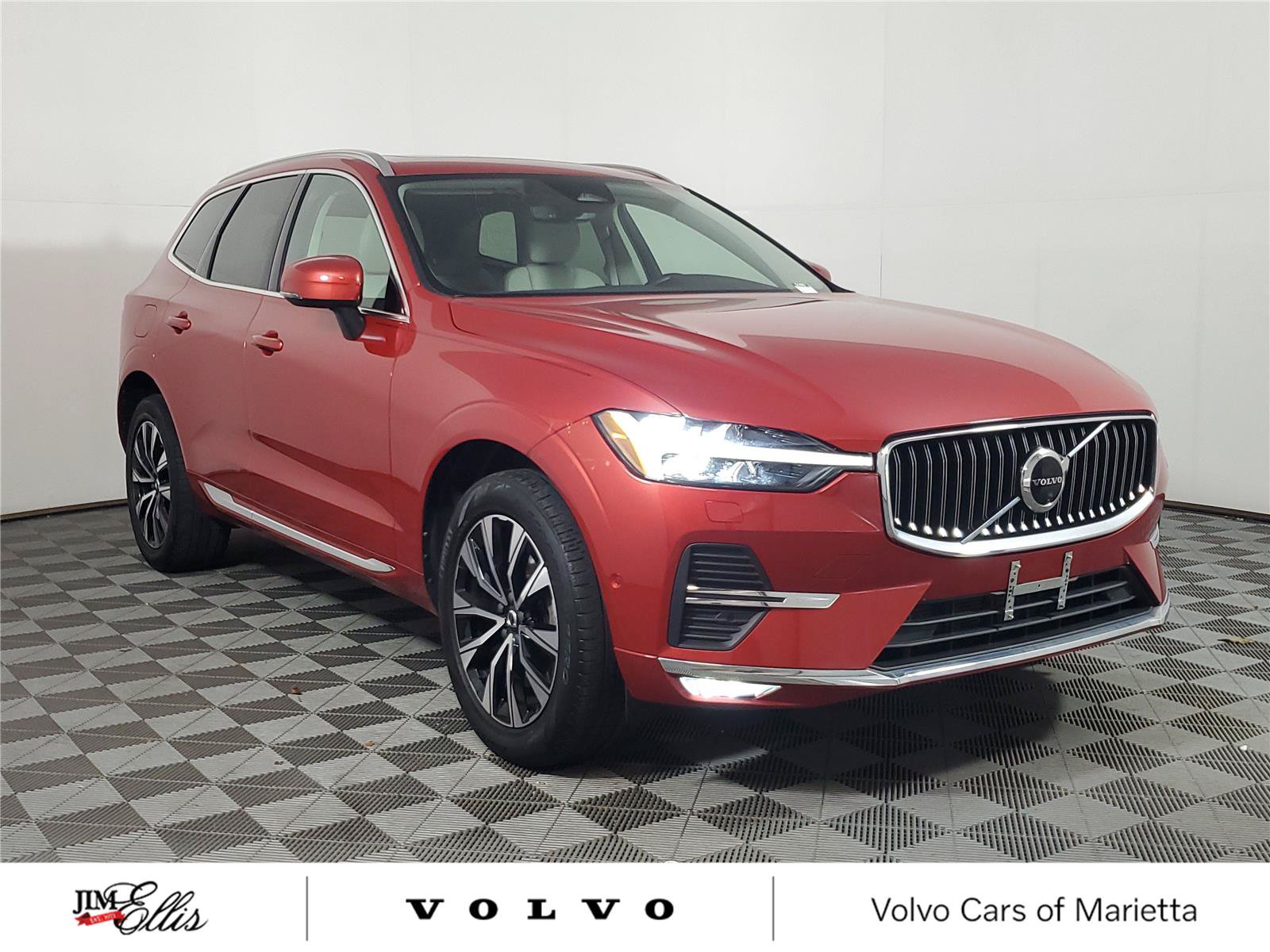 Certified 2023 Volvo XC60 B5 Plus w/ Climate Package AWD/4WD image 1
