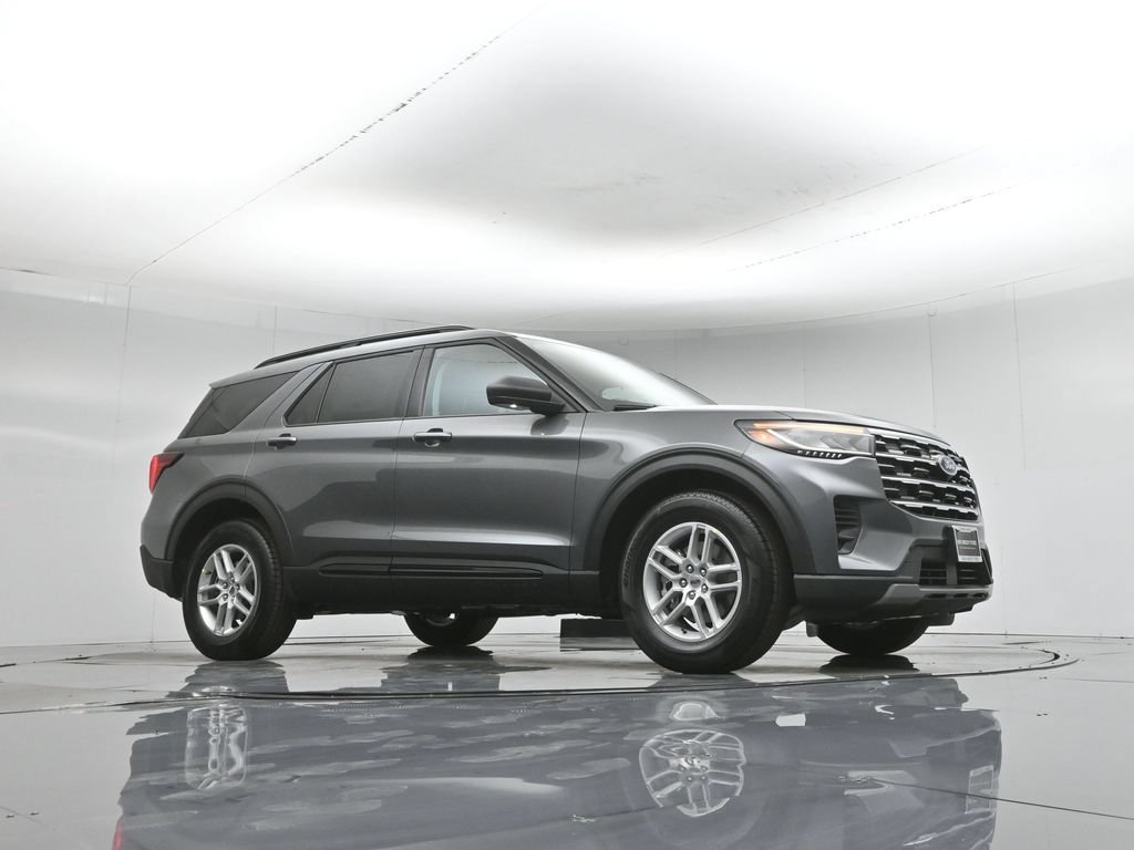 New 2026 Ford Explorer Active RWD image 3