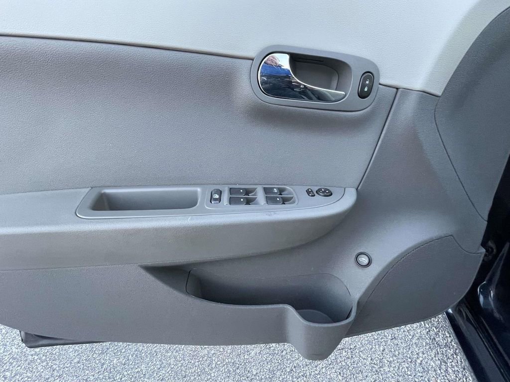 Used 2011 Chevrolet Malibu LS image 14