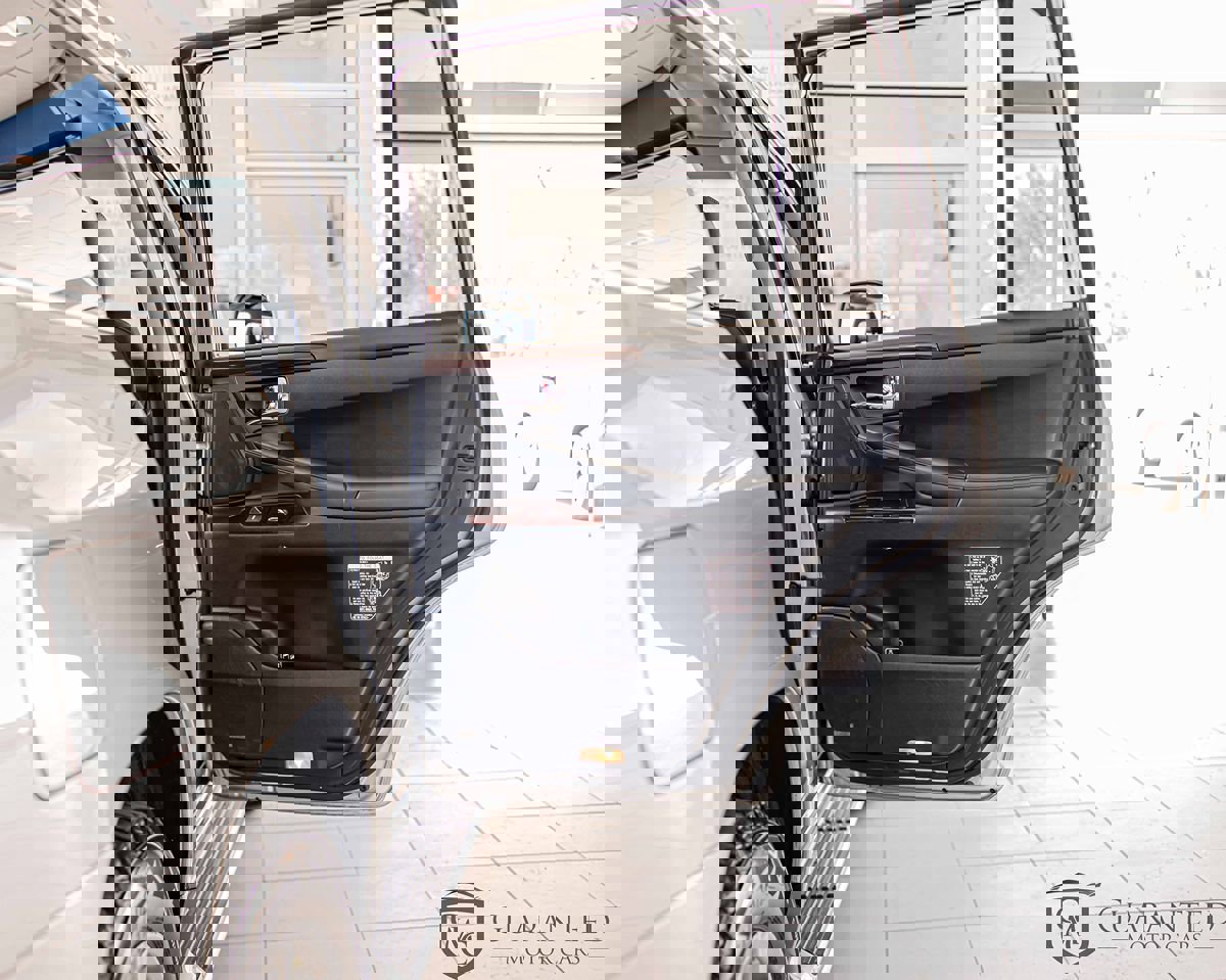 Used 2015 Lexus LX 570 4WD w/ Luxury Package image 43