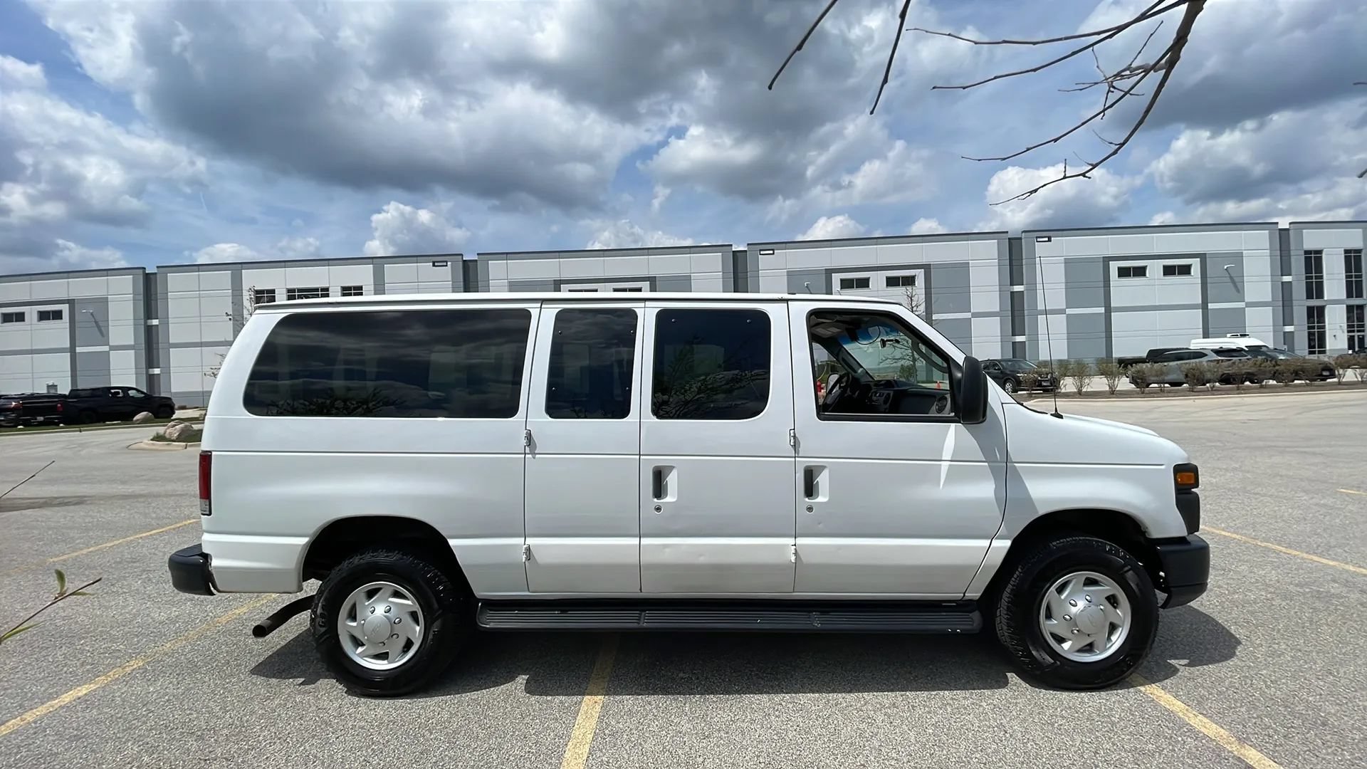 Used 2013 Ford E-350 and Econoline 350 Super Duty w/ Crew Van Pkg RWD image 4