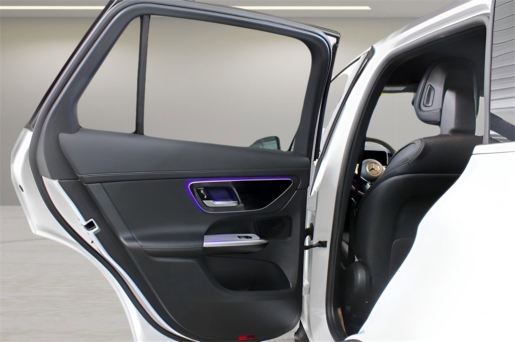 Used 2024 Mercedes-Benz GLC 300 4MATIC image 30