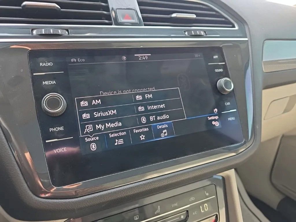 Used 2022 Volkswagen Tiguan SE AWD/4WD image 23