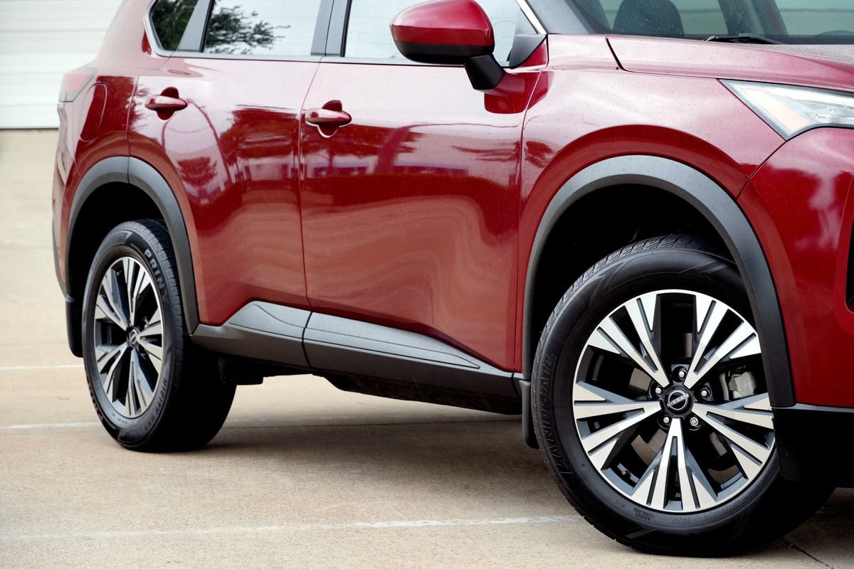 Used 2023 Nissan Rogue SV FWD image 17