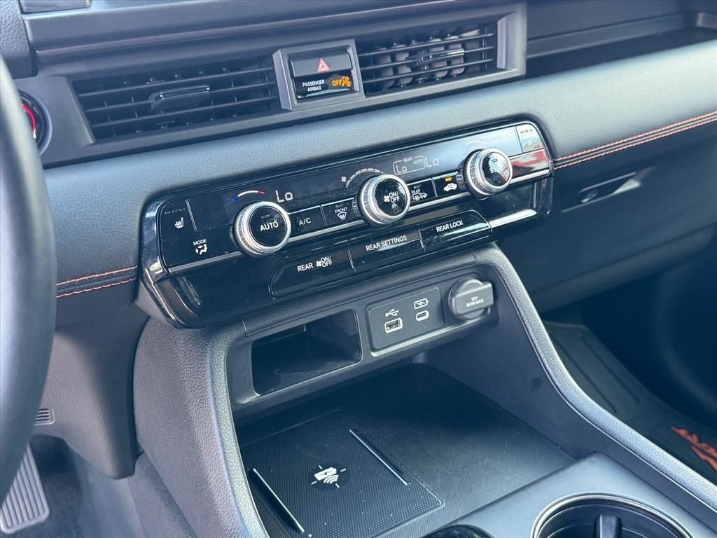 Used 2025 Honda Pilot TrailSport image 28