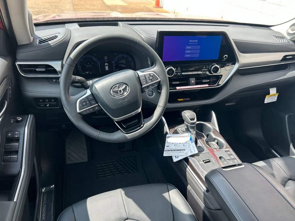New 2026 Toyota Highlander Platinum image 3