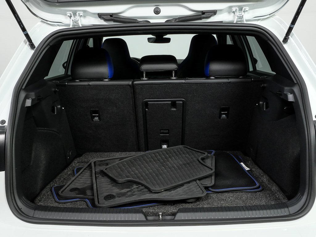 Used 2023 Volkswagen Golf R image 30