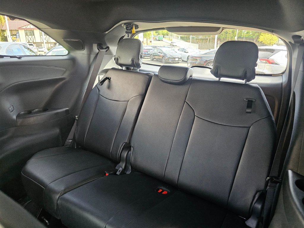 New 2026 Toyota Sienna Platinum AWD/4WD image 16