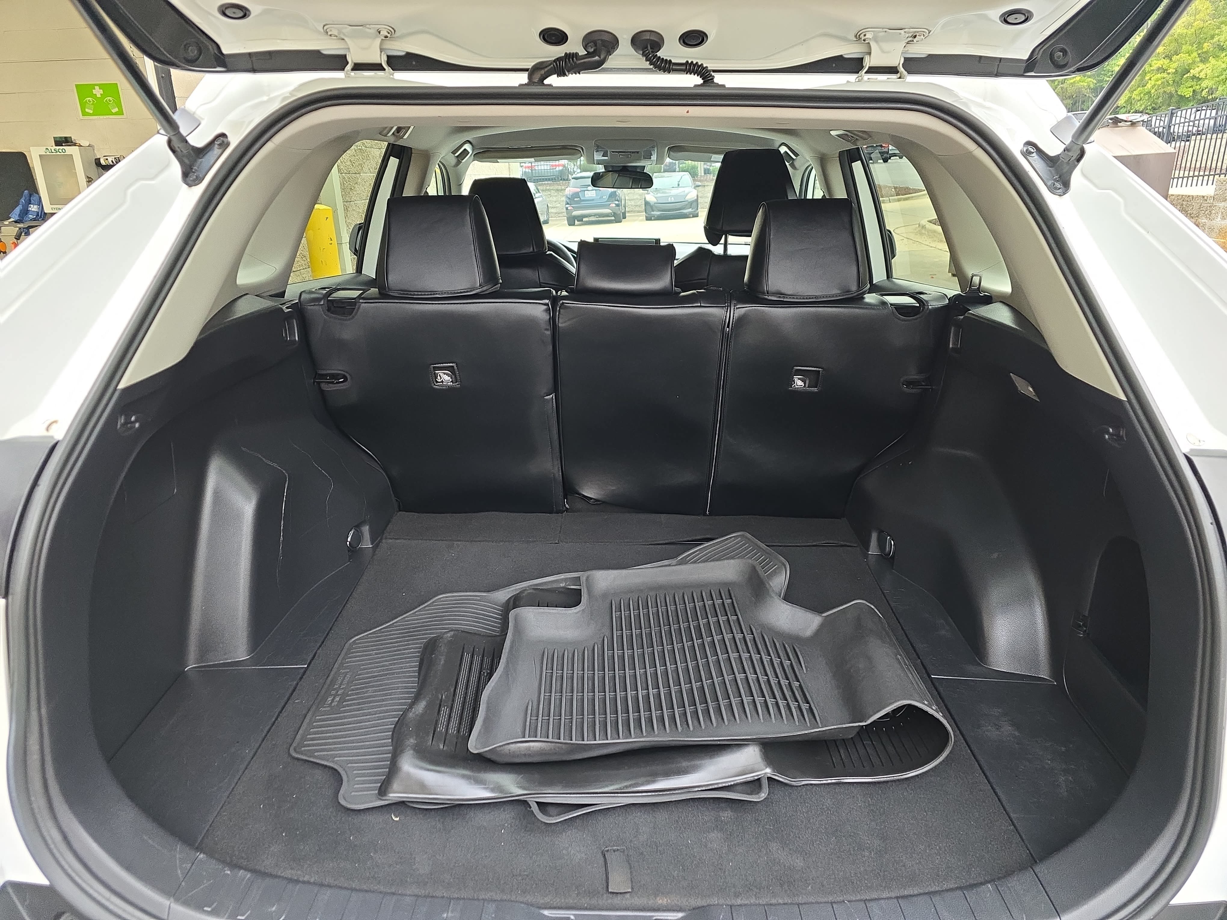 Used 2020 Toyota RAV4 LE FWD image 13