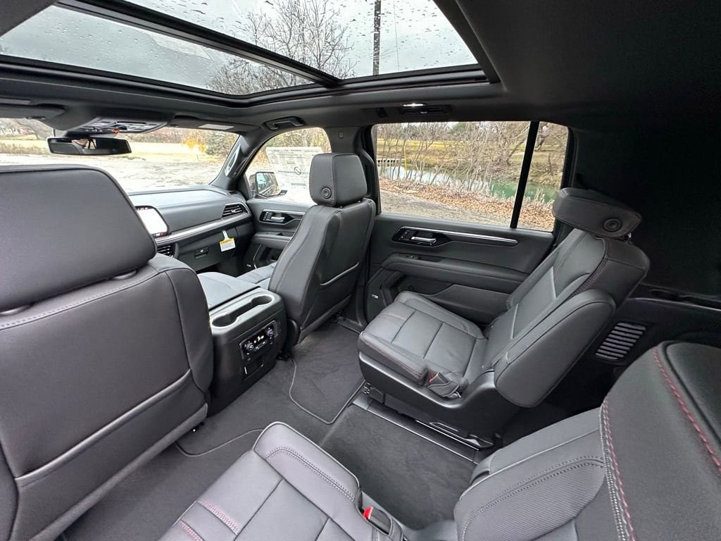New 2026 Chevrolet Suburban RST w/ RST Capability Package AWD/4WD image 23