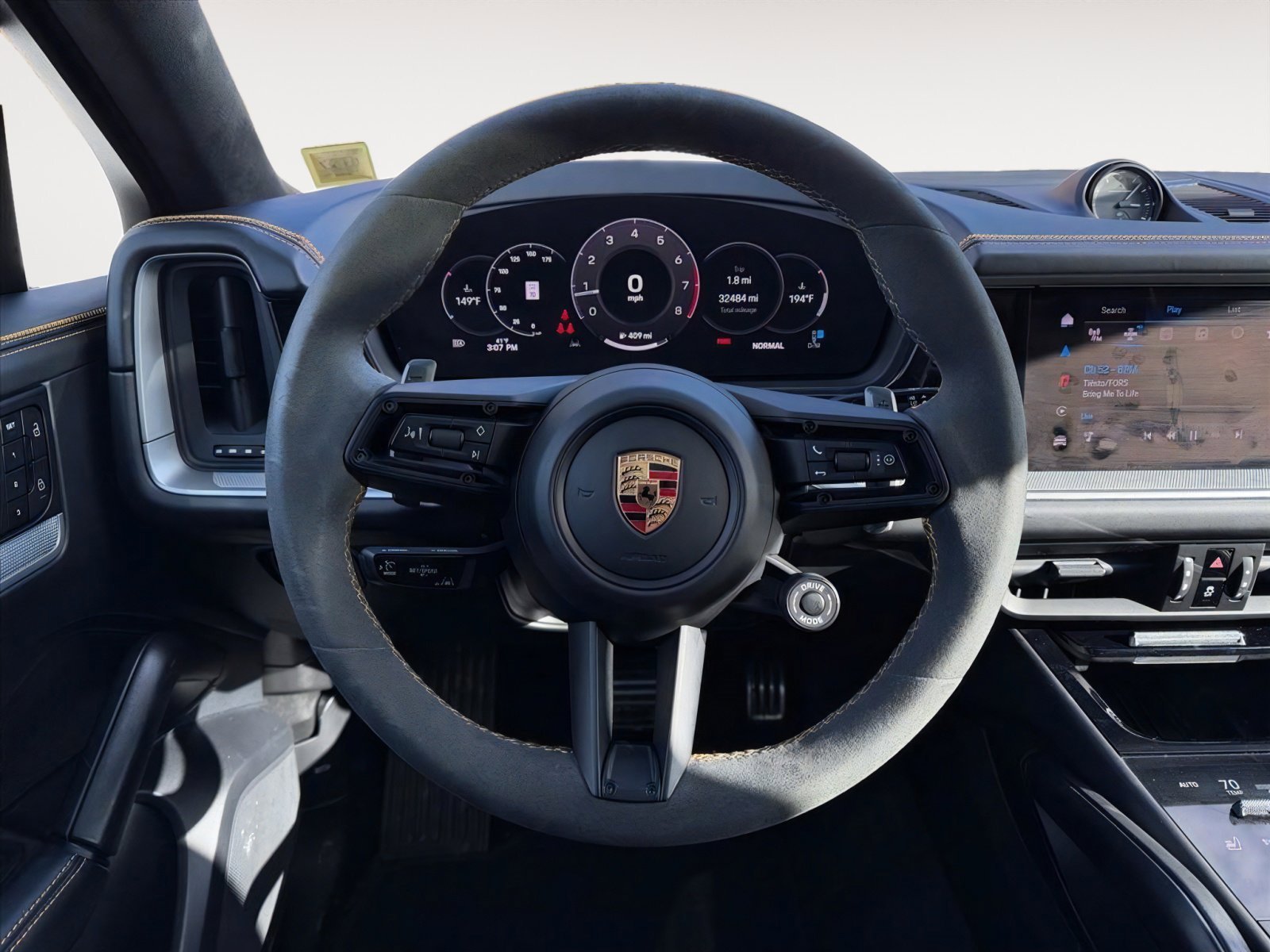 Used 2024 Porsche Cayenne Coupe image 11