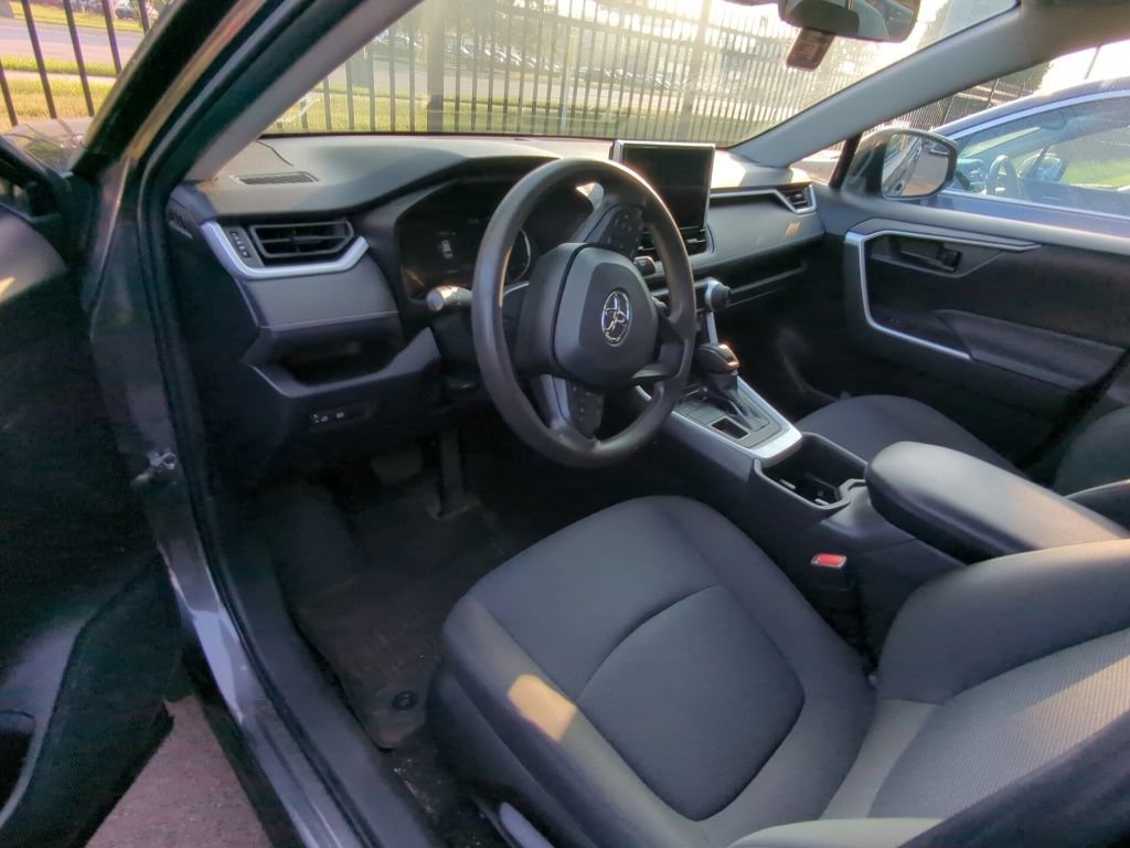 Used 2023 Toyota RAV4 LE AWD/4WD image 7