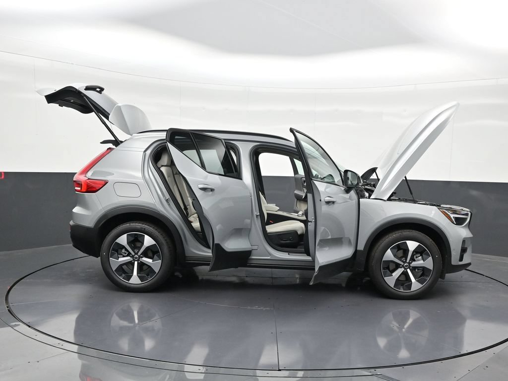 New 2026 Volvo XC40 B5 Plus w/ Protection Package Premier AWD/4WD image 30