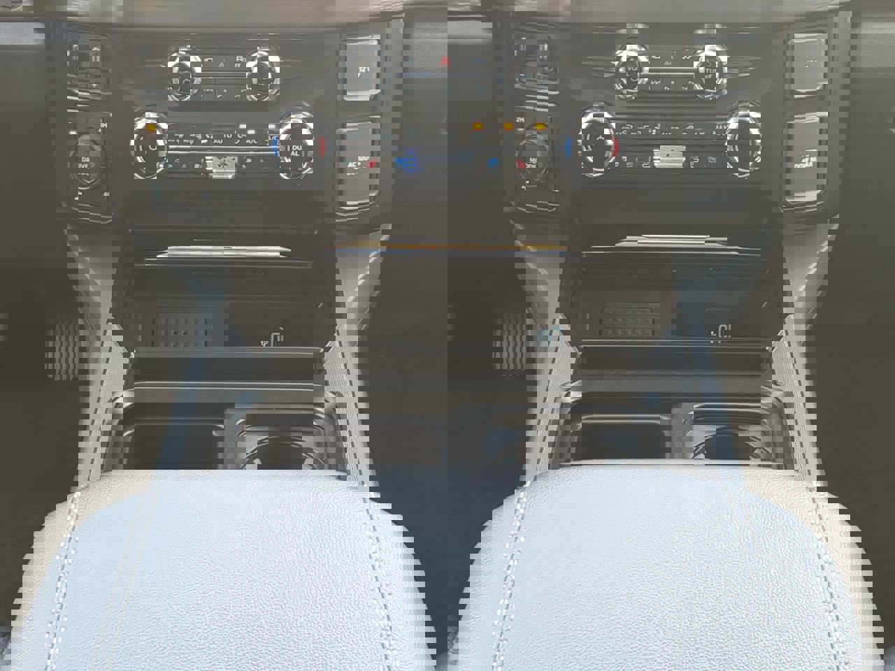 New 2026 Ford F250 Lariat w/ Black Appearance Package image 17