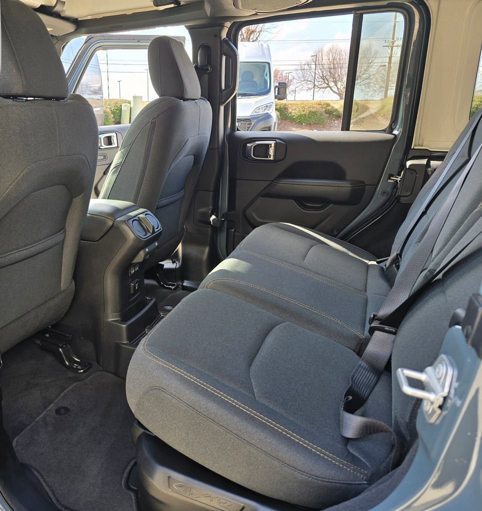 Used 2025 Jeep Wrangler Unlimited Sahara w/ Safety Group image 26