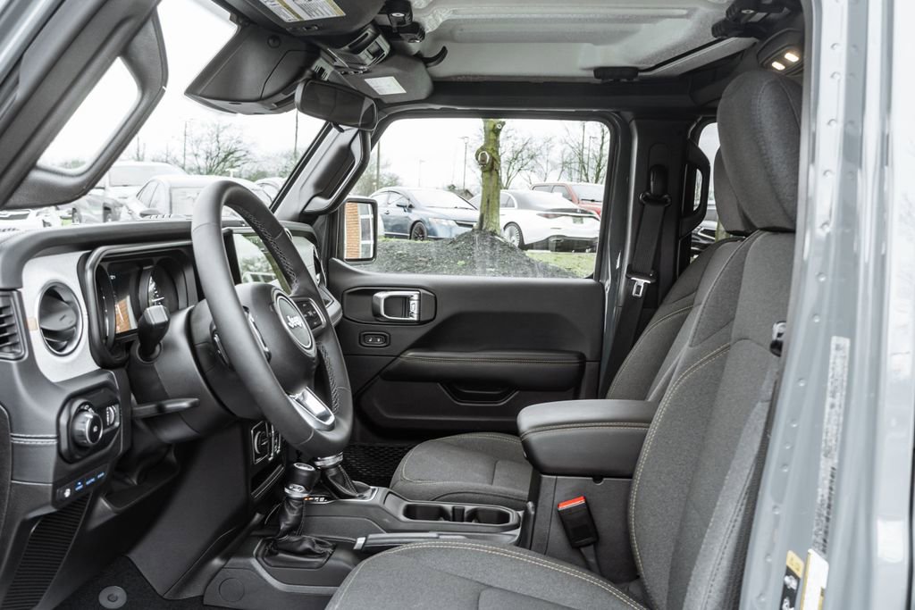 Used 2025 Jeep Wrangler Unlimited Sahara image 28