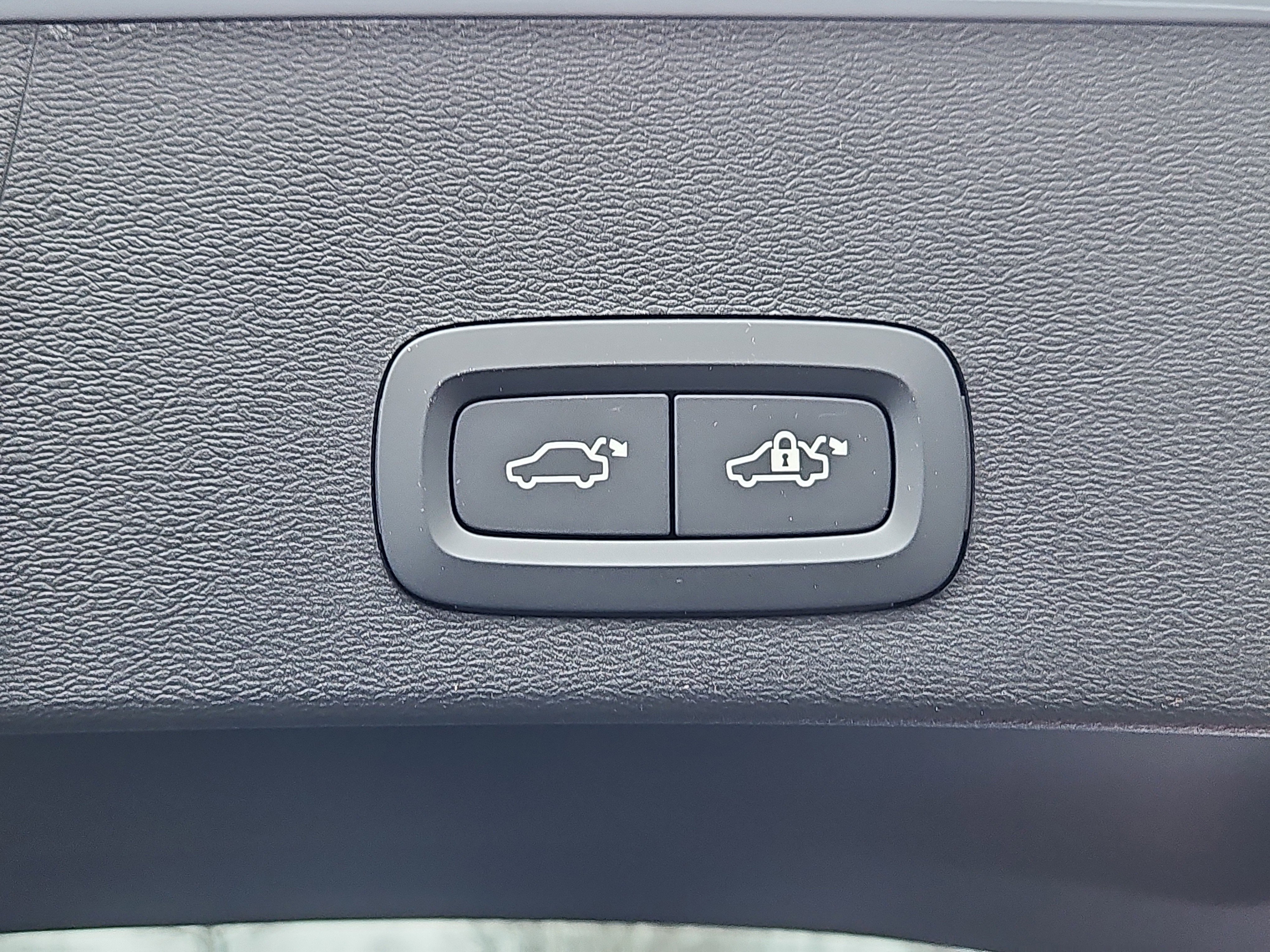 New 2026 Volvo XC40 B5 Plus w/ Protection Package Premier image 13