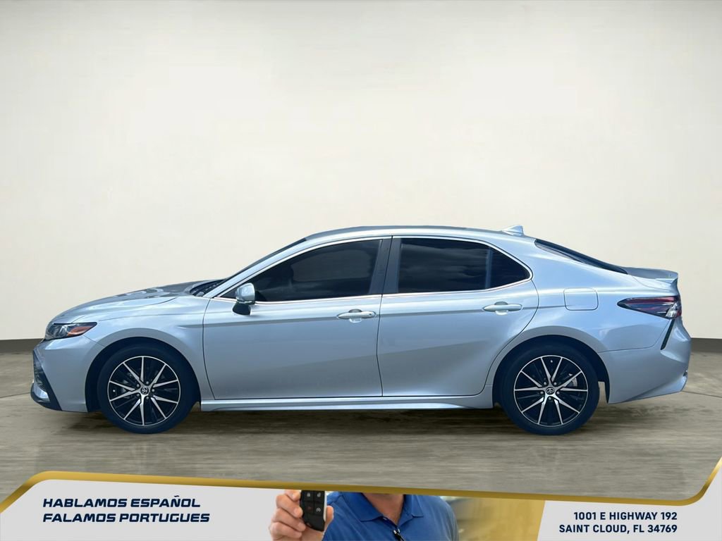 Used 2023 Toyota Camry SE FWD image 3