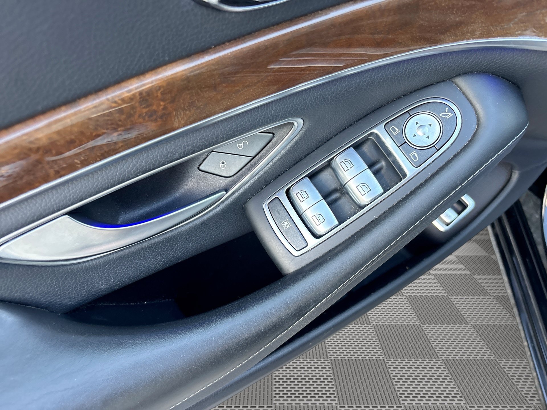 Used 2015 Mercedes-Benz S 550 4MATIC Sedan image 15