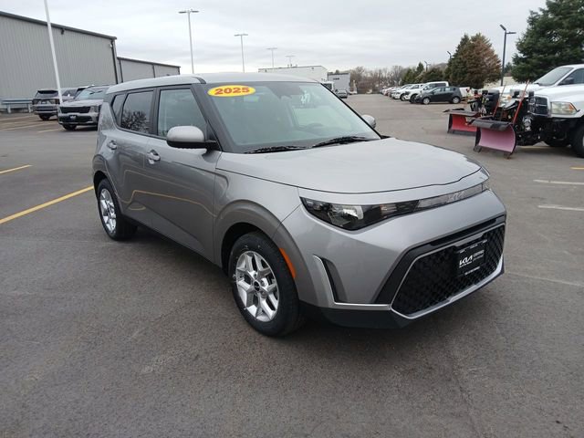 Certified 2025 Kia Soul LX w/ LX Technology Package FWD image 1