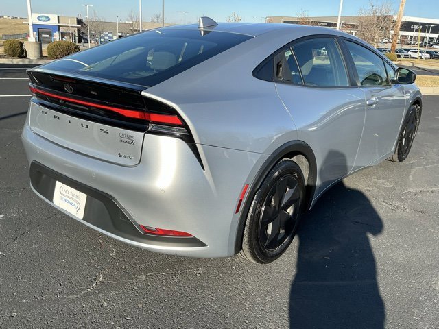 Used 2024 Toyota Prius LE image 3