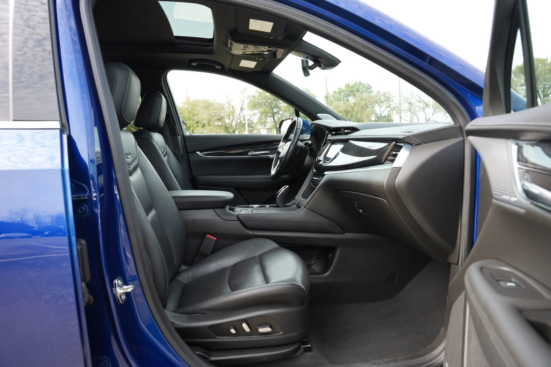 Used 2023 Cadillac XT6 Premium Luxury image 28