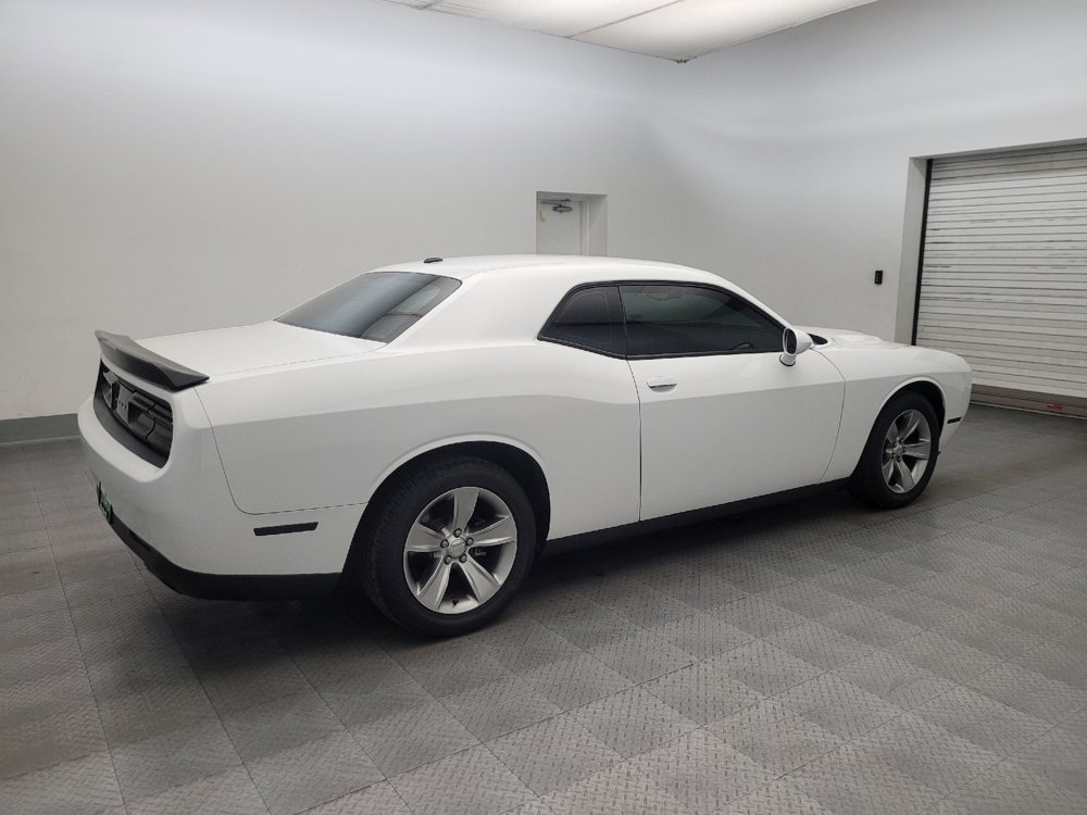 Used 2016 Dodge Challenger SXT RWD image 10