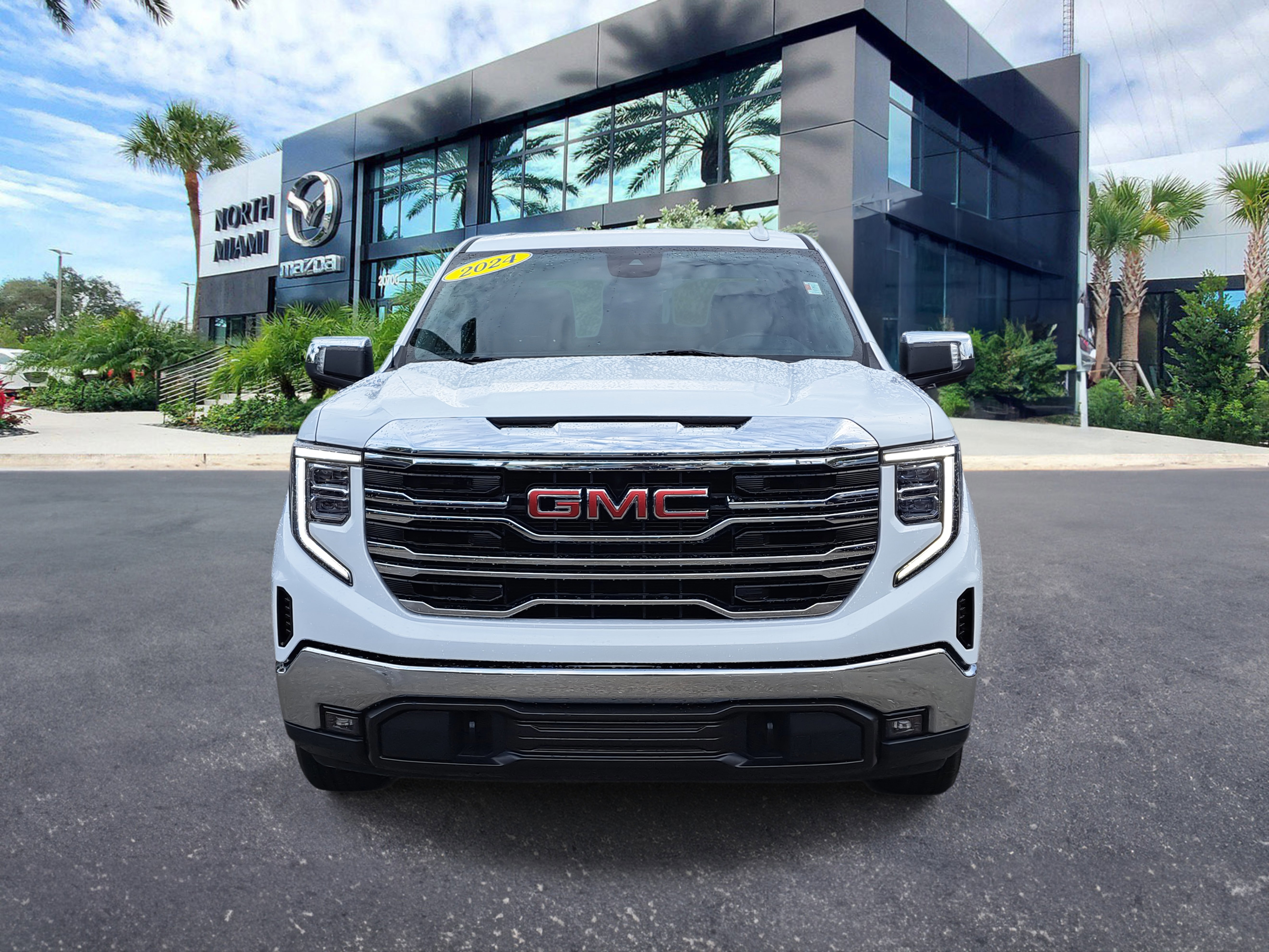 Used 2024 GMC Sierra 1500 SLT image 2