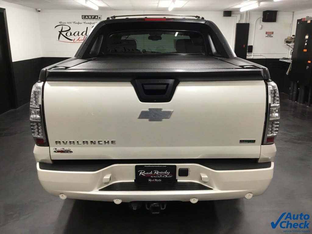 Used 2011 Chevrolet Avalanche LTZ image 9