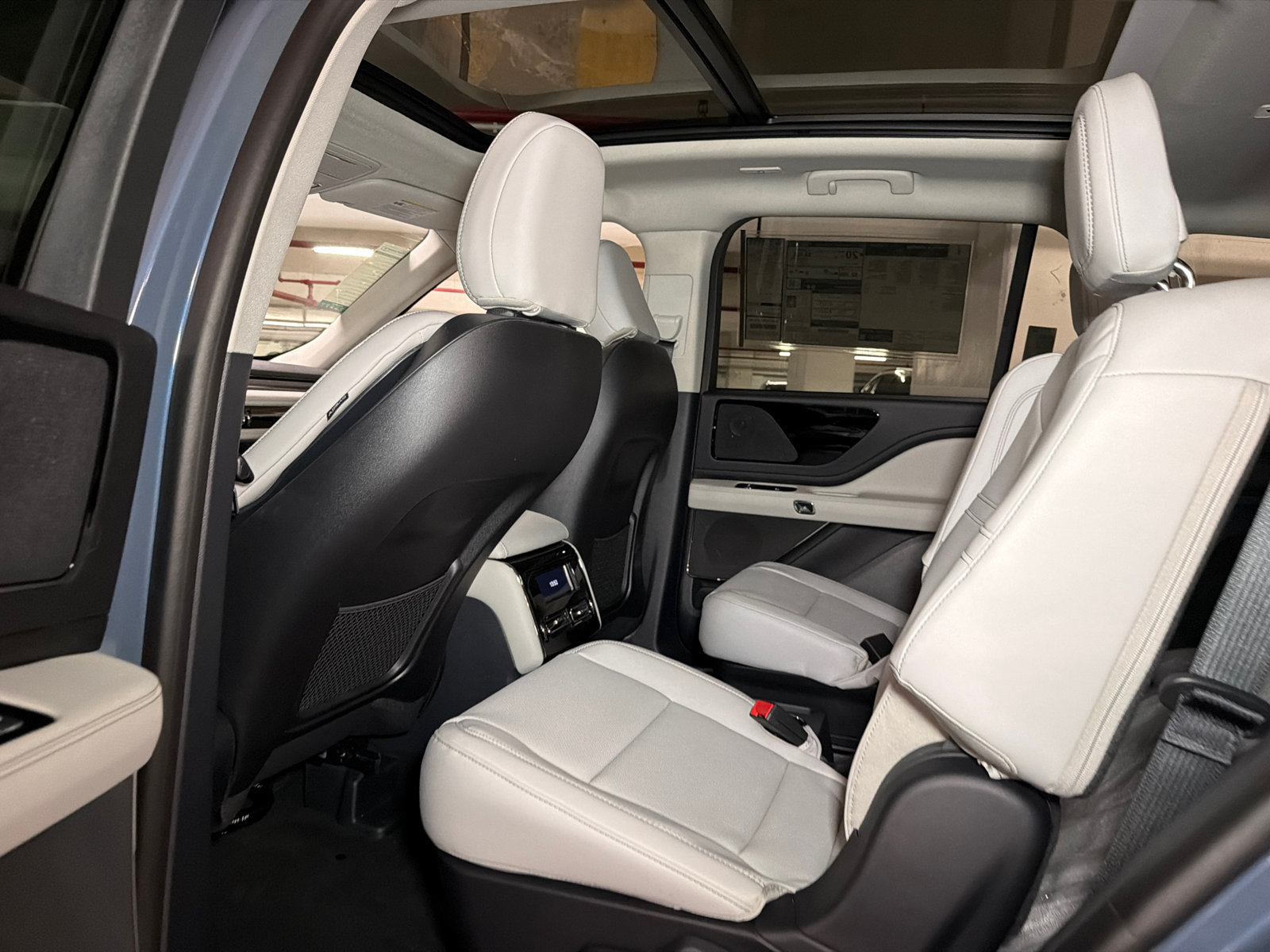 New 2027 Lincoln Aviator AWD image 23