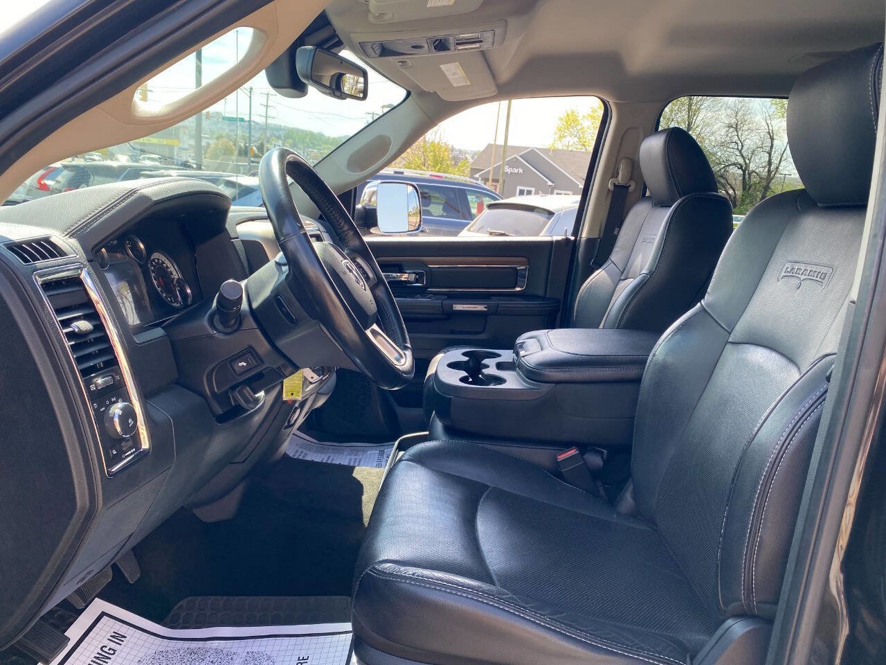 Used 2016 RAM 1500 Laramie AWD/4WD image 9