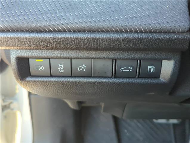 Used 2025 Toyota Camry SE FWD image 11