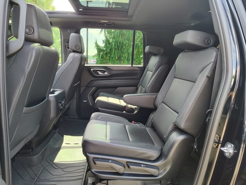 Used 2024 Chevrolet Suburban Z71 w/ Luxury Package AWD/4WD image 22
