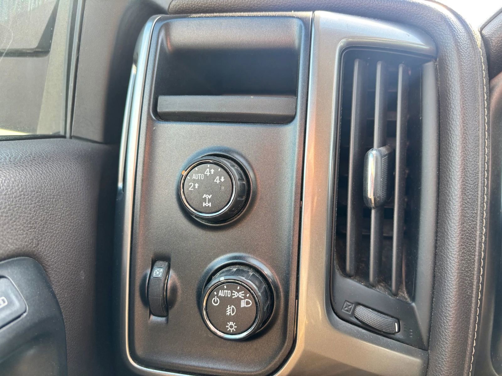 Used 2014 Chevrolet Silverado 1500 LTZ Z71 AWD/4WD image 24