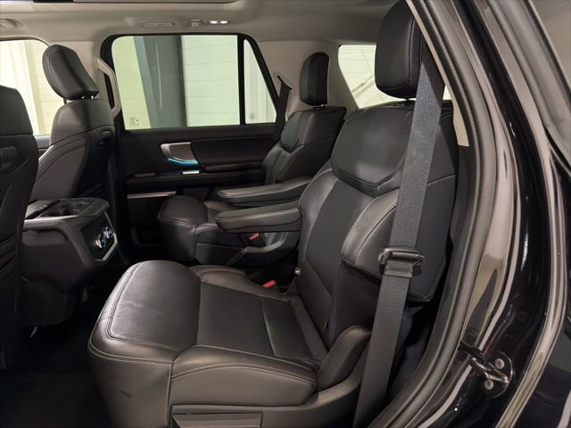 Used 2025 Ford Expedition Platinum AWD/4WD image 23