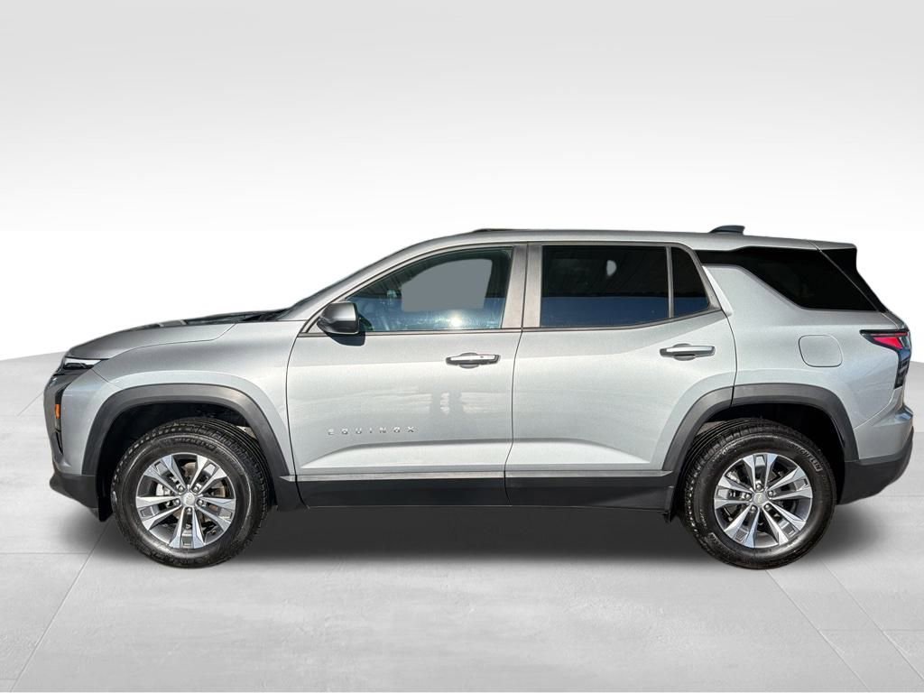 Used 2025 Chevrolet Equinox LT image 2
