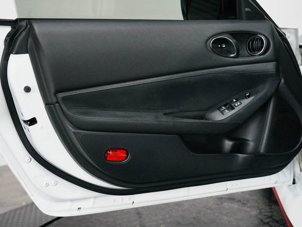 Used 2024 Nissan Z NISMO w/ Floor Mat Package RWD image 10