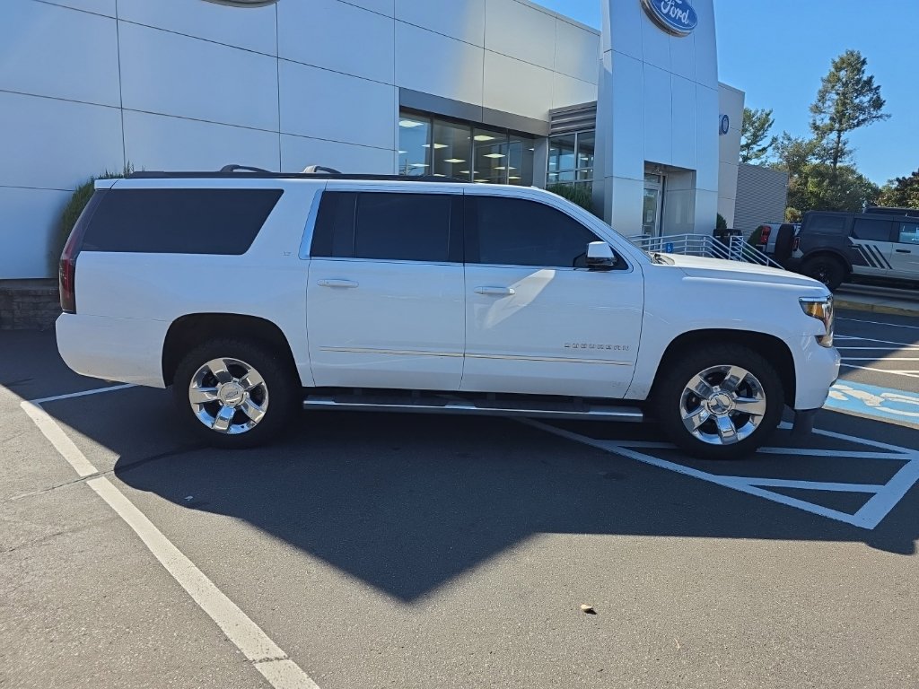 Used 2018 Chevrolet Suburban LT w/ LT Signature Package AWD/4WD image 3