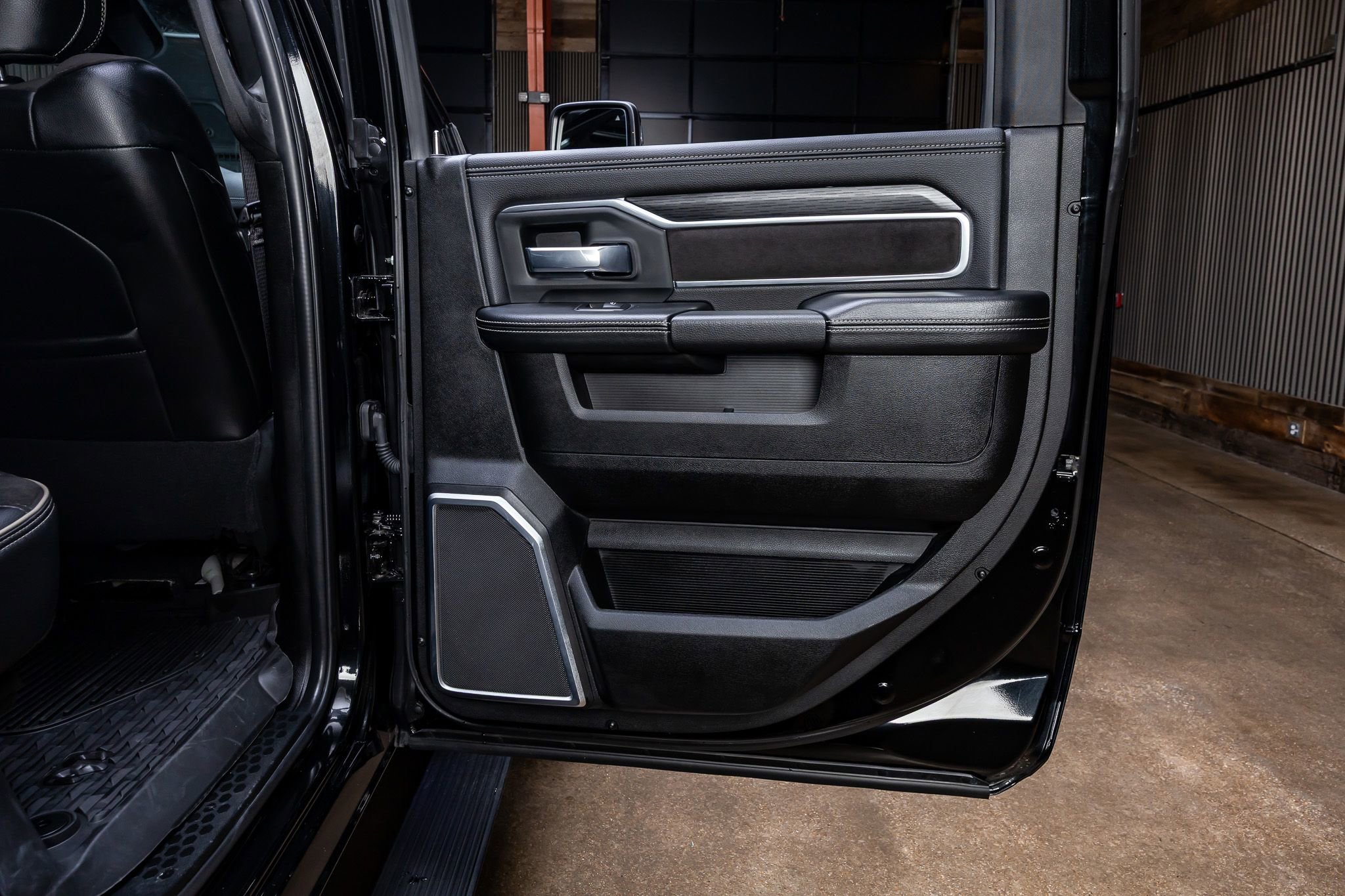 Used 2024 RAM 2500 Laramie w/ Night Edition AWD/4WD image 39