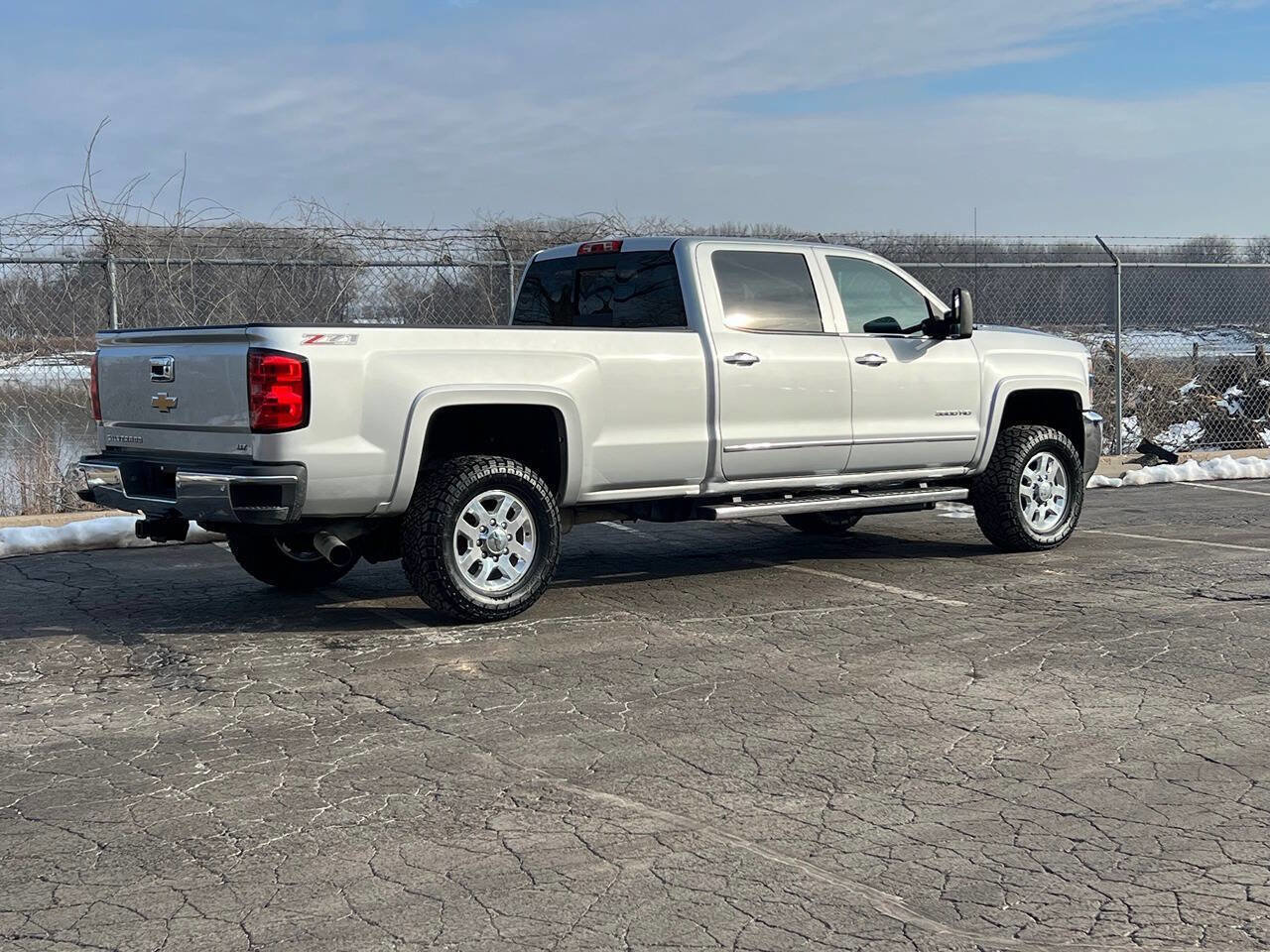 Used 2015 Chevrolet Silverado 3500 LTZ image 41