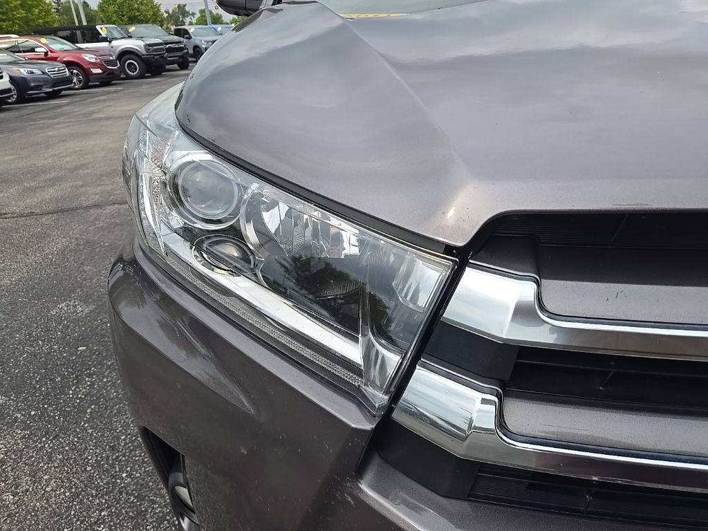Used 2017 Toyota Highlander Limited Platinum AWD/4WD image 23