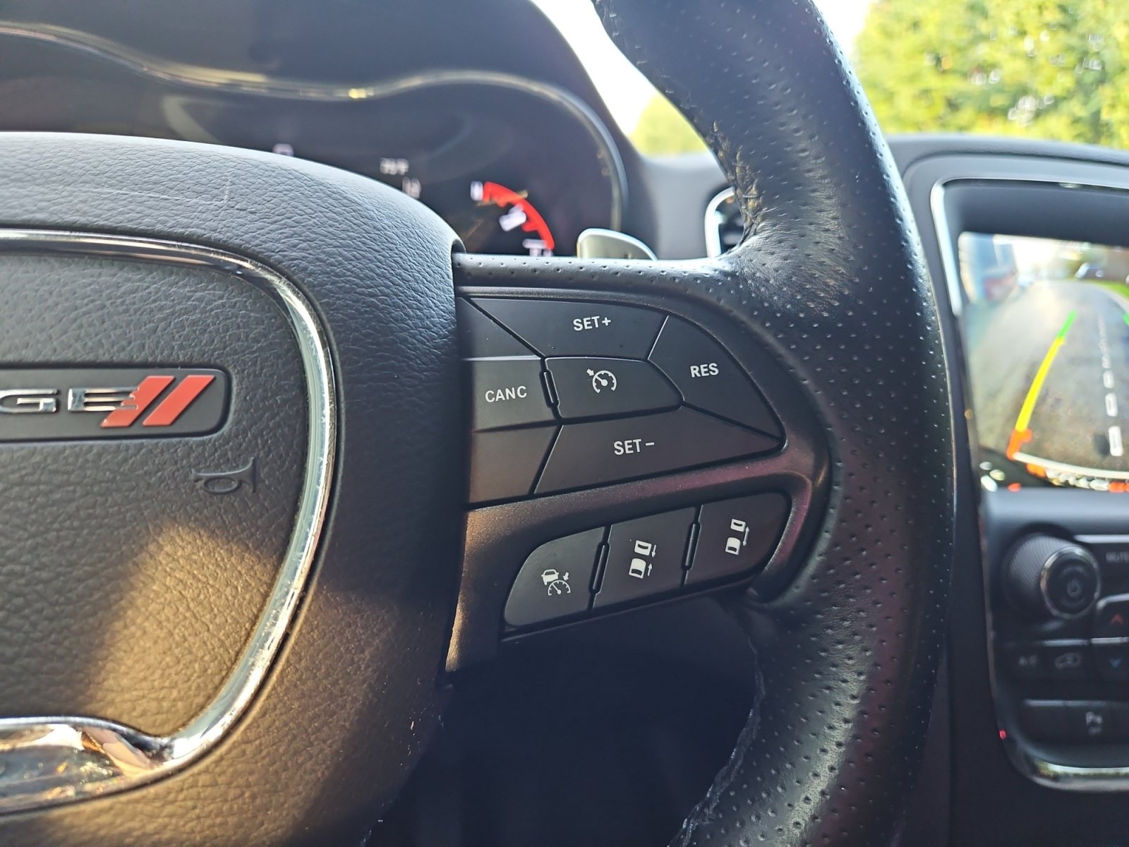 Used 2018 Dodge Durango R/T w/ Technology Group AWD/4WD image 31