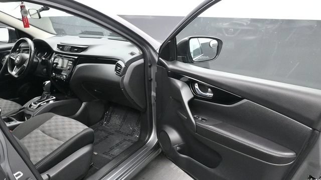 Used 2017 Nissan Rogue Sport SV w/ SV All-Weather Package AWD/4WD image 14