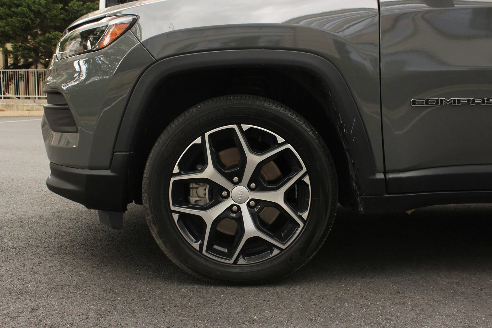 Used 2024 Jeep Compass Latitude AWD/4WD image 11