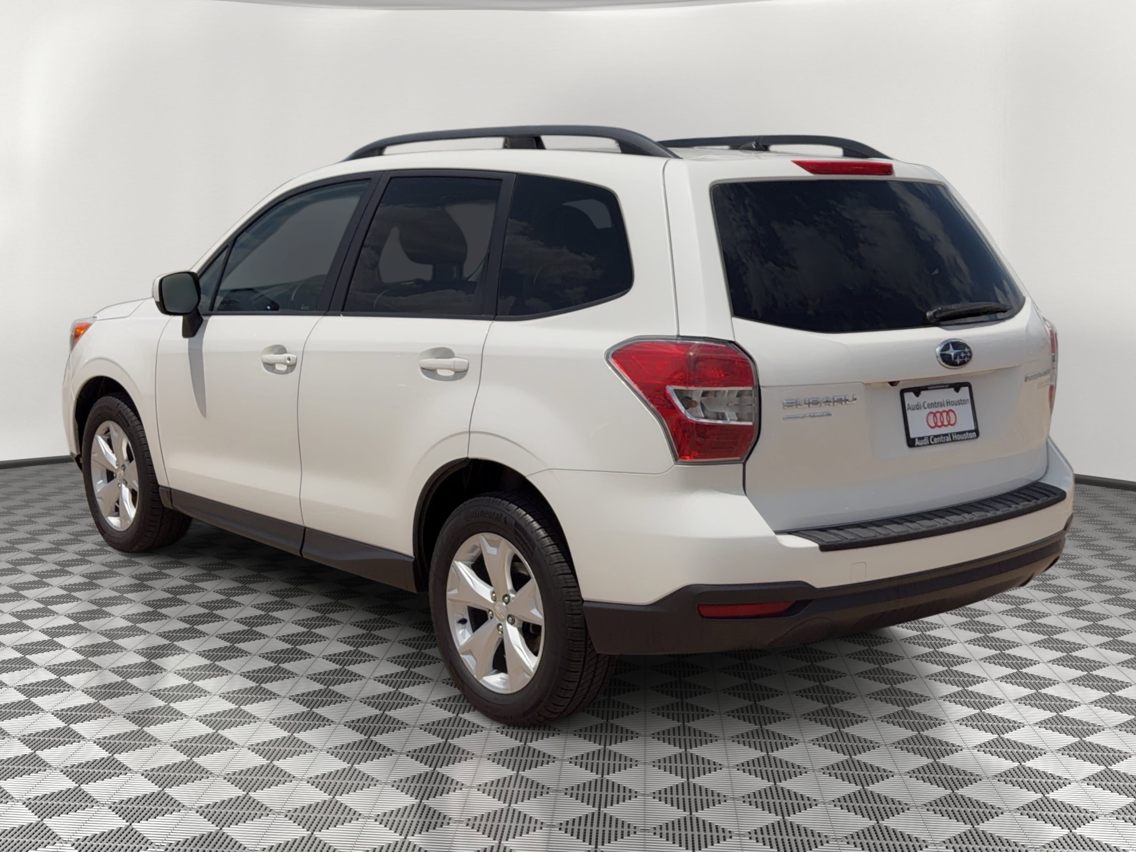 Used 2015 Subaru Forester 2.5i Premium w/ Popular Package #1 AWD/4WD image 3