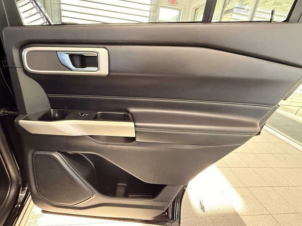 Used 2021 Ford Explorer XLT image 41
