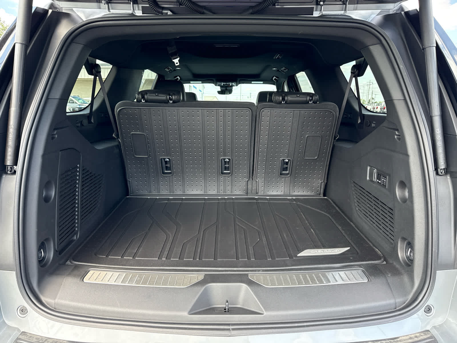 New 2026 Chevrolet Suburban High Country w/ Sun And Tow Package AWD/4WD image 26