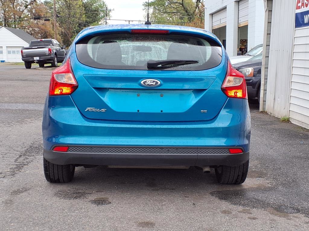Used 2014 Ford Focus SE w/ SE Winter Package image 4